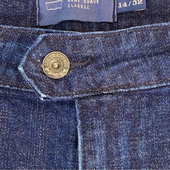 Levi's San Francisco Blue Denim Demi Curve Classic Bermuda Women Shorts S14/32 - Picture 6 of 10